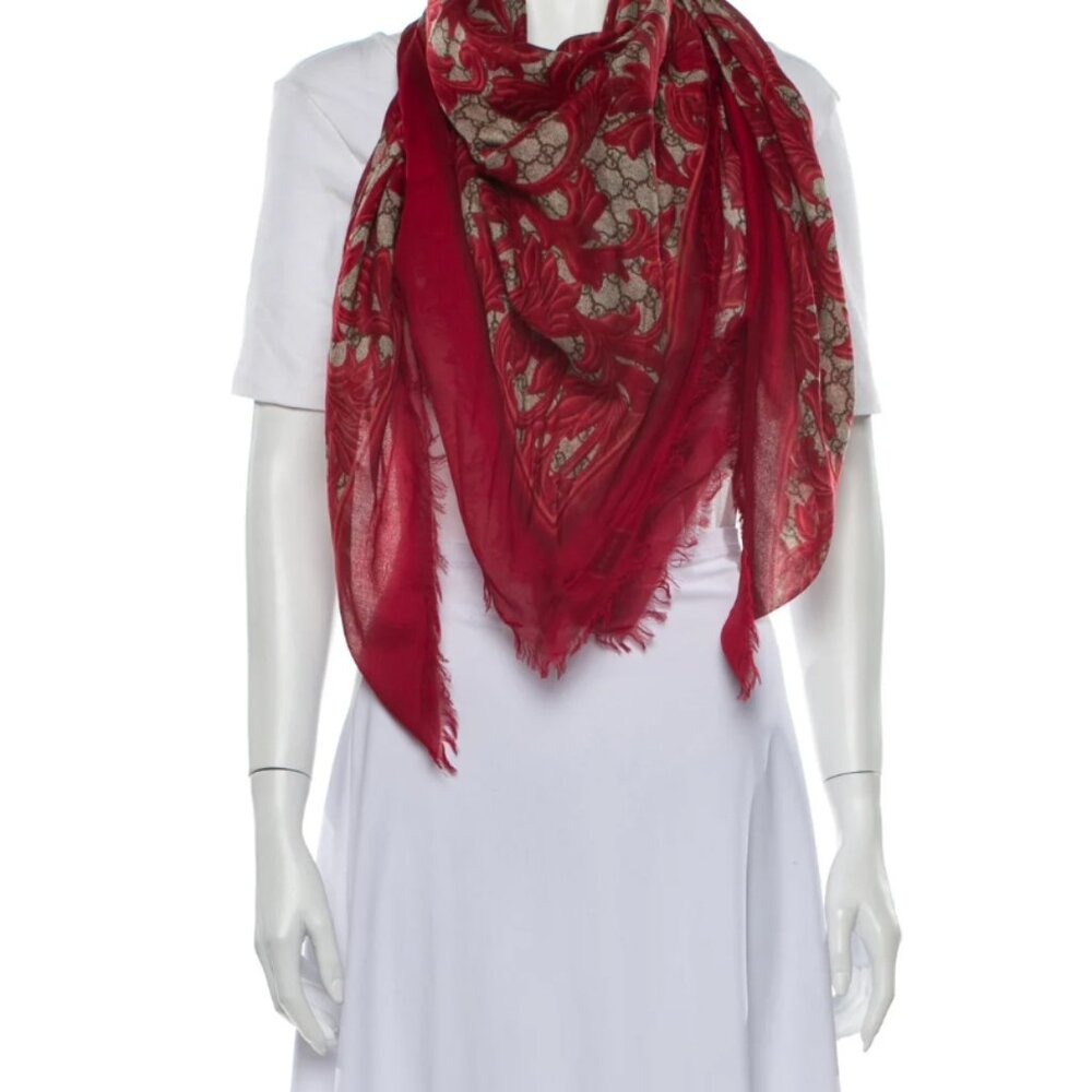 Gucci monogrammed Arabesque red silk shawl - Picture 3 of 7